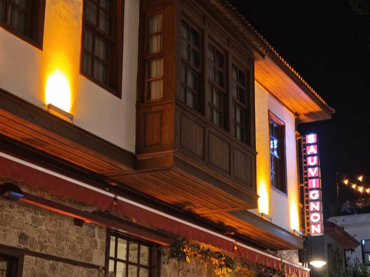 Gece Aydınlatmasıyla Sauvignon